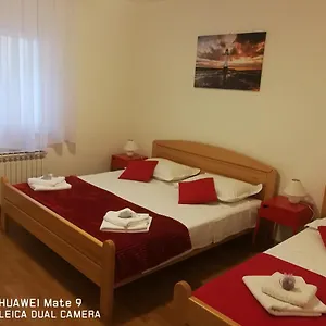 https://angelina-apartman.hotels-in-trogir.com